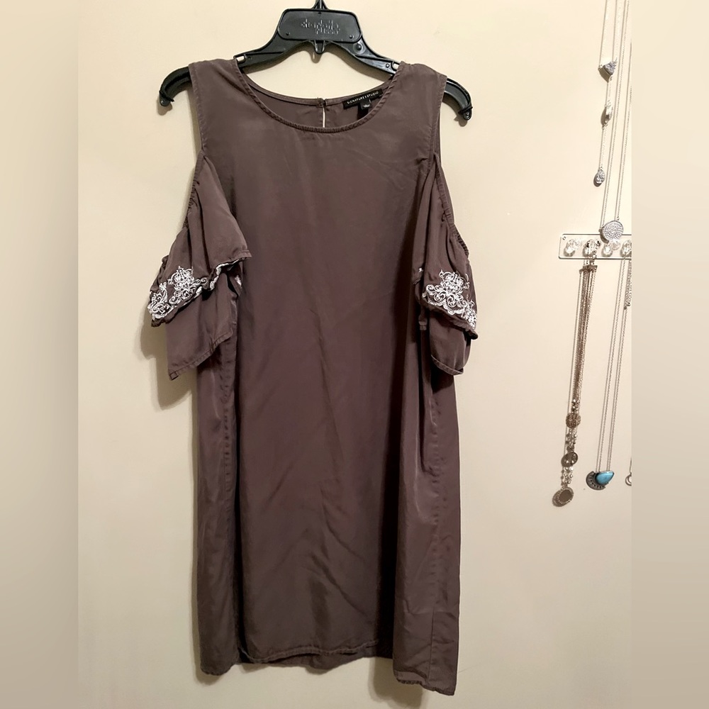 Signature Studio Cut Out Sleeve Dress